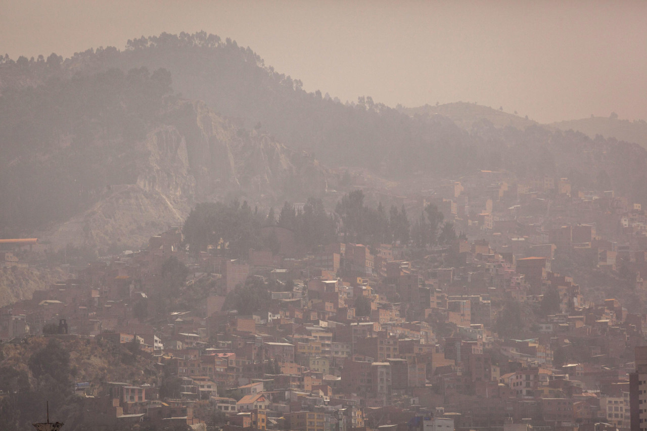 La densidad del humo de los incendios forestales en Bolivia. Foto: EFE