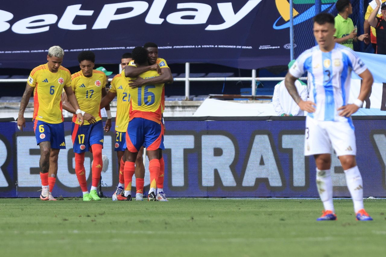 La Selección Argentina cayó ante Colombia por Eliminatorias. Foto: EFE.