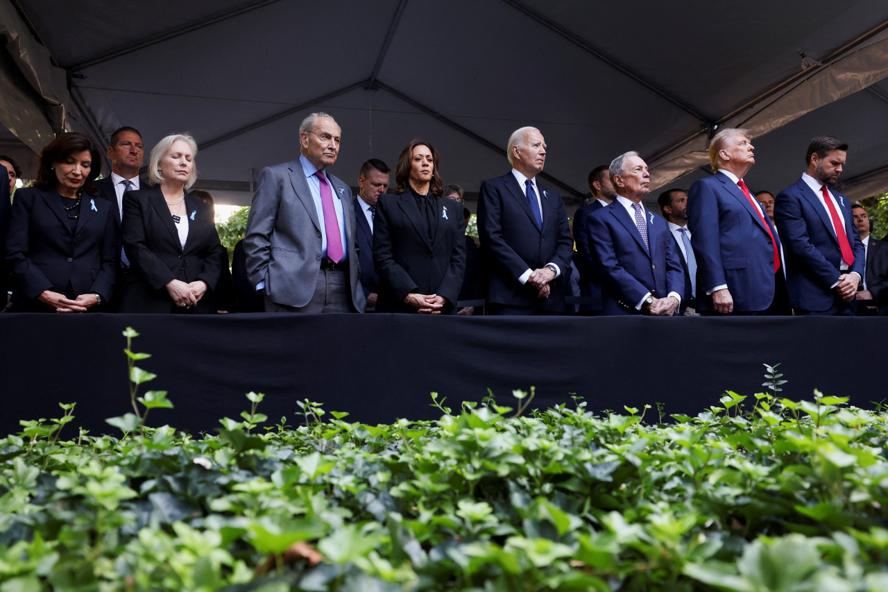 Joe Biden, Kamala Harris y Donald Trump en acto por los 23 años de los atentados del 11-S en Nueva York. Foto: REUTERS.