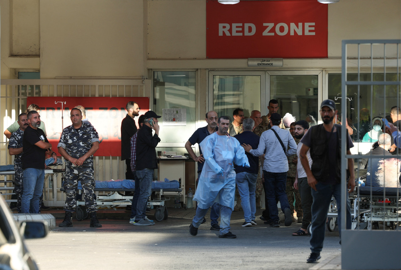 Masiva explosión de localizadores en el Líbano. Foto: Reuters.