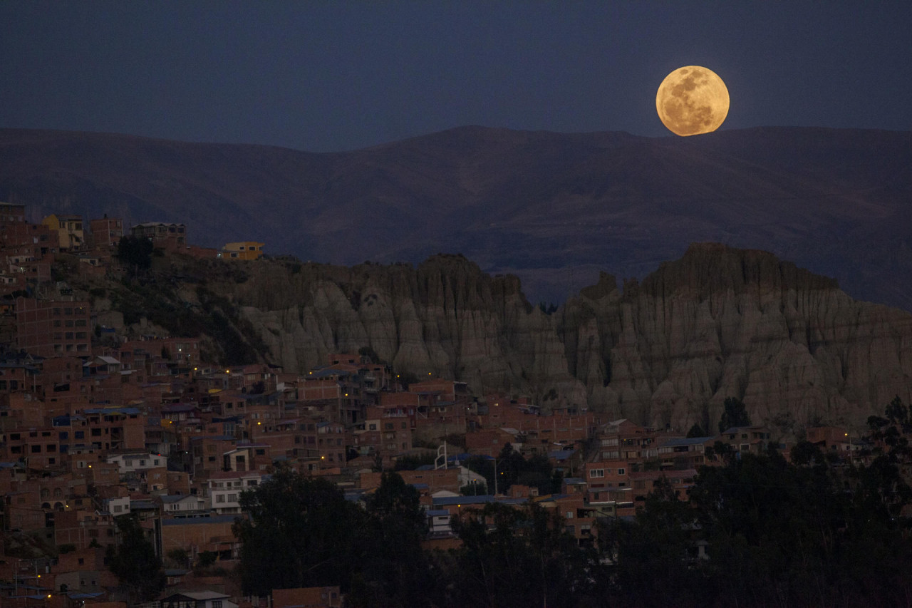 Eclipse de superluna en Bolivia. Foto: EFE.