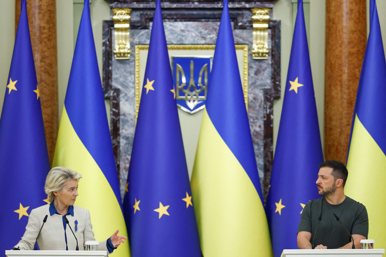 Ursula von der Leyen y Volodímir Zelenski en Ucrania. Foto: REUTERS.