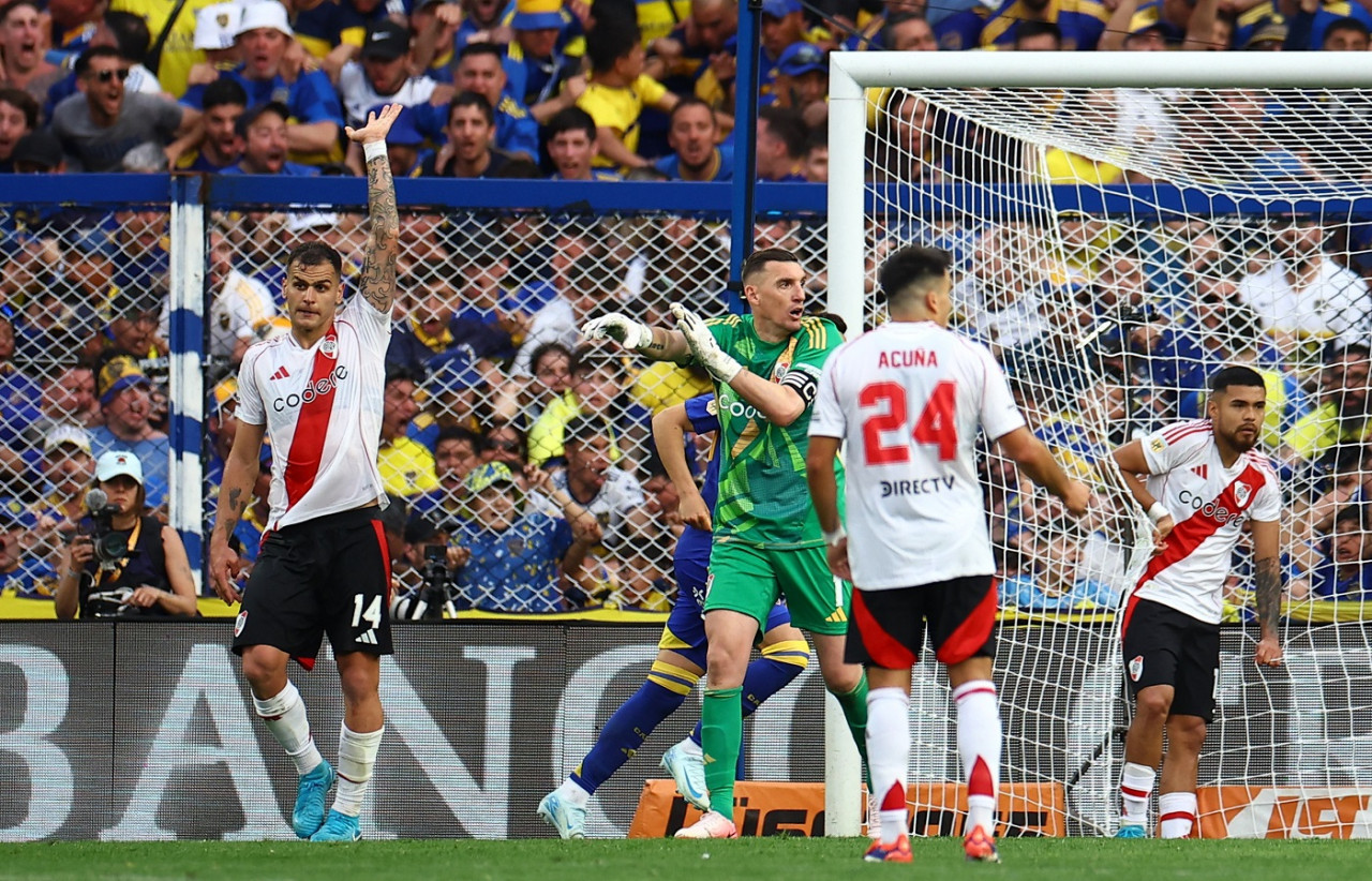 River pide mano de Milton Giménez en el agónico empate de Boca en el Superclásico. Foto: Reuters