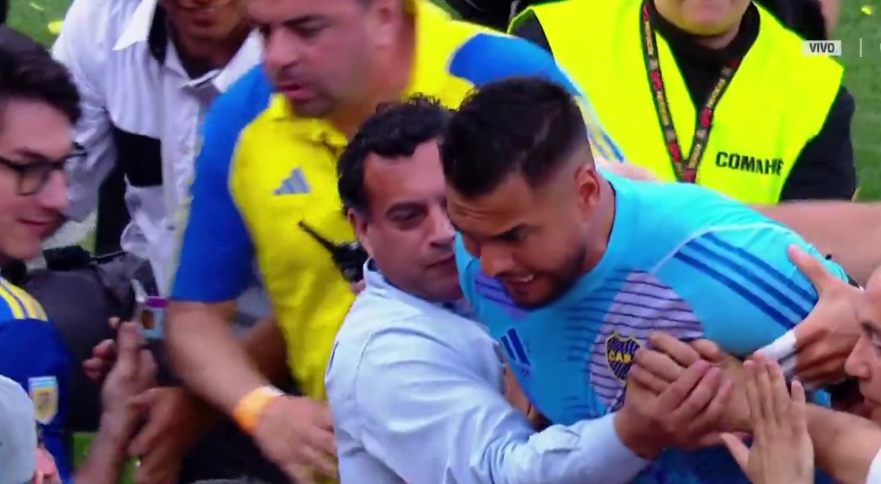 La reacción de Sergio Romero contra los hinchas de Boca. Foto: captura