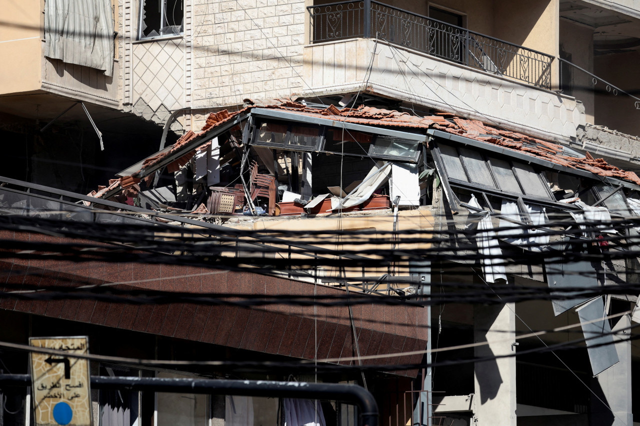 Un edificio destrozado por bombardeos israelíes en Beirut. Foto: Reuters.