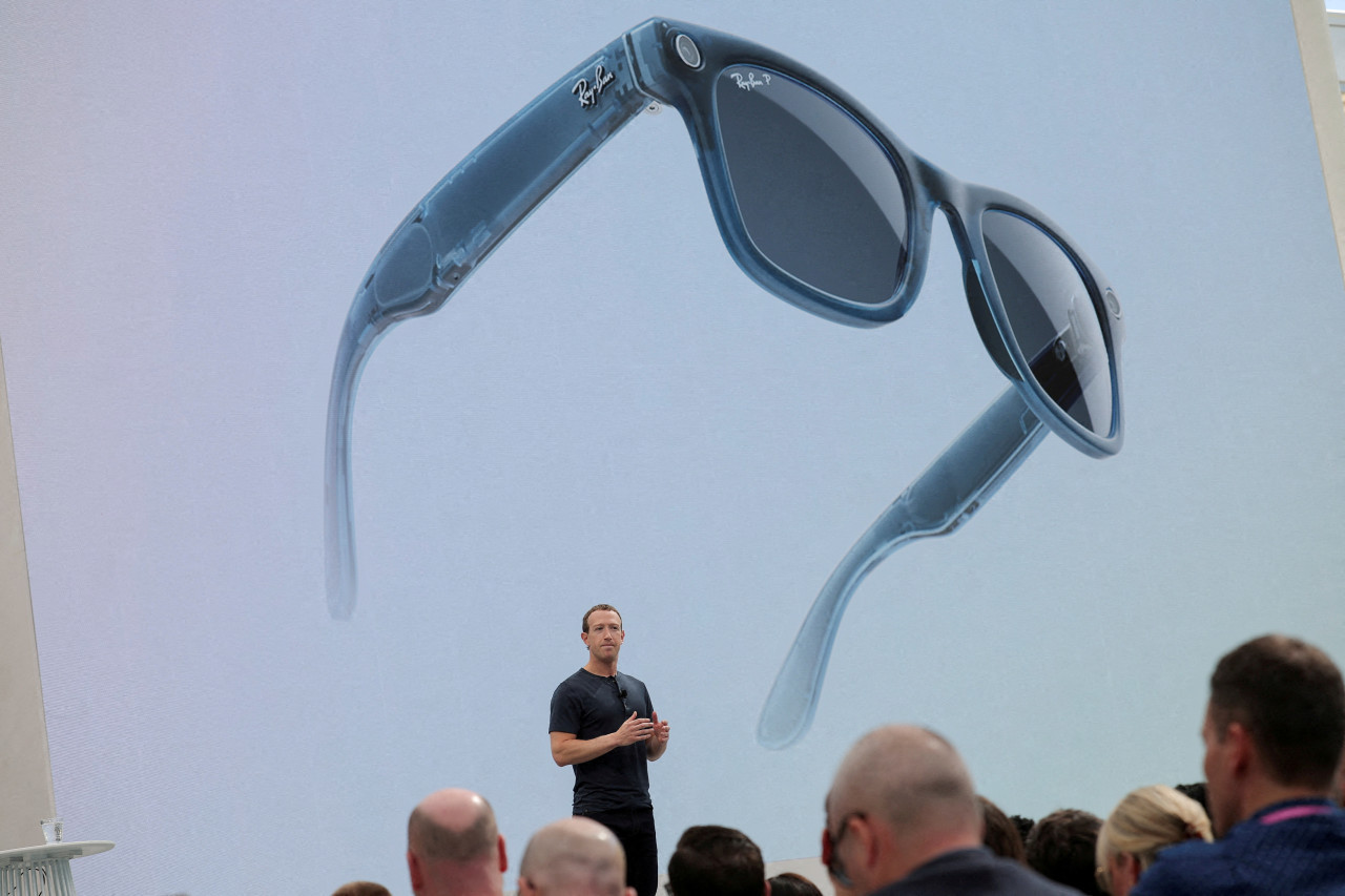 Mark Zuckerberg con las gafas Ray-Ban. Foto: Reuters.