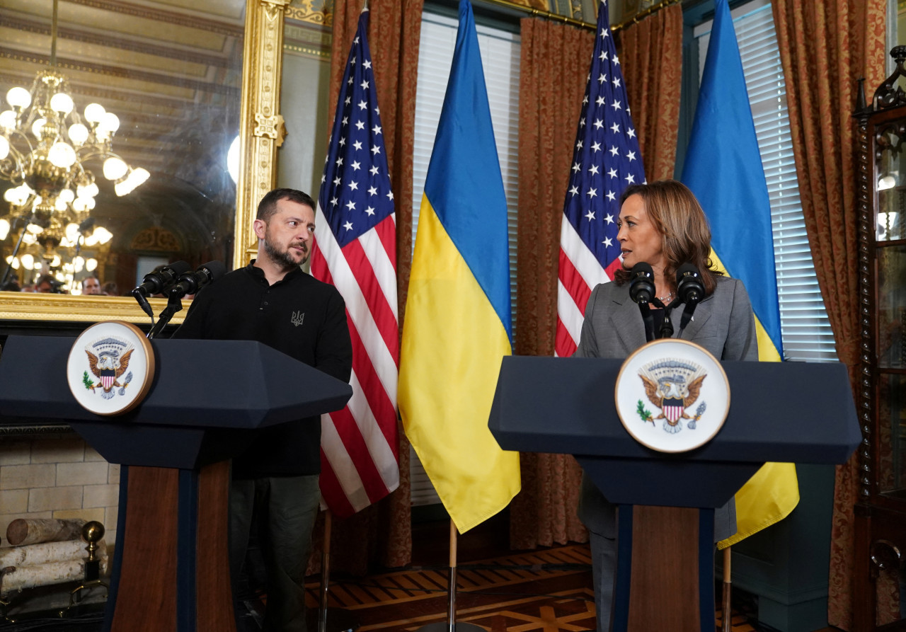 Volodimir Zelenski y Kamala Harris. Foto: REUTERS.