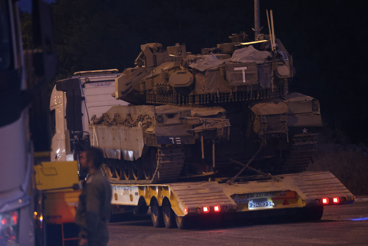 Despliegue de tanques del Ejército de Israel en la frontera con el Líbano. Foto: EFE.