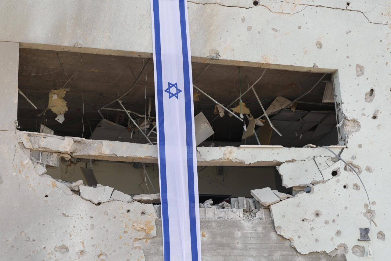 Una escuela de Israel dañada tras el bombardeo de Irán. Foto: EFE.