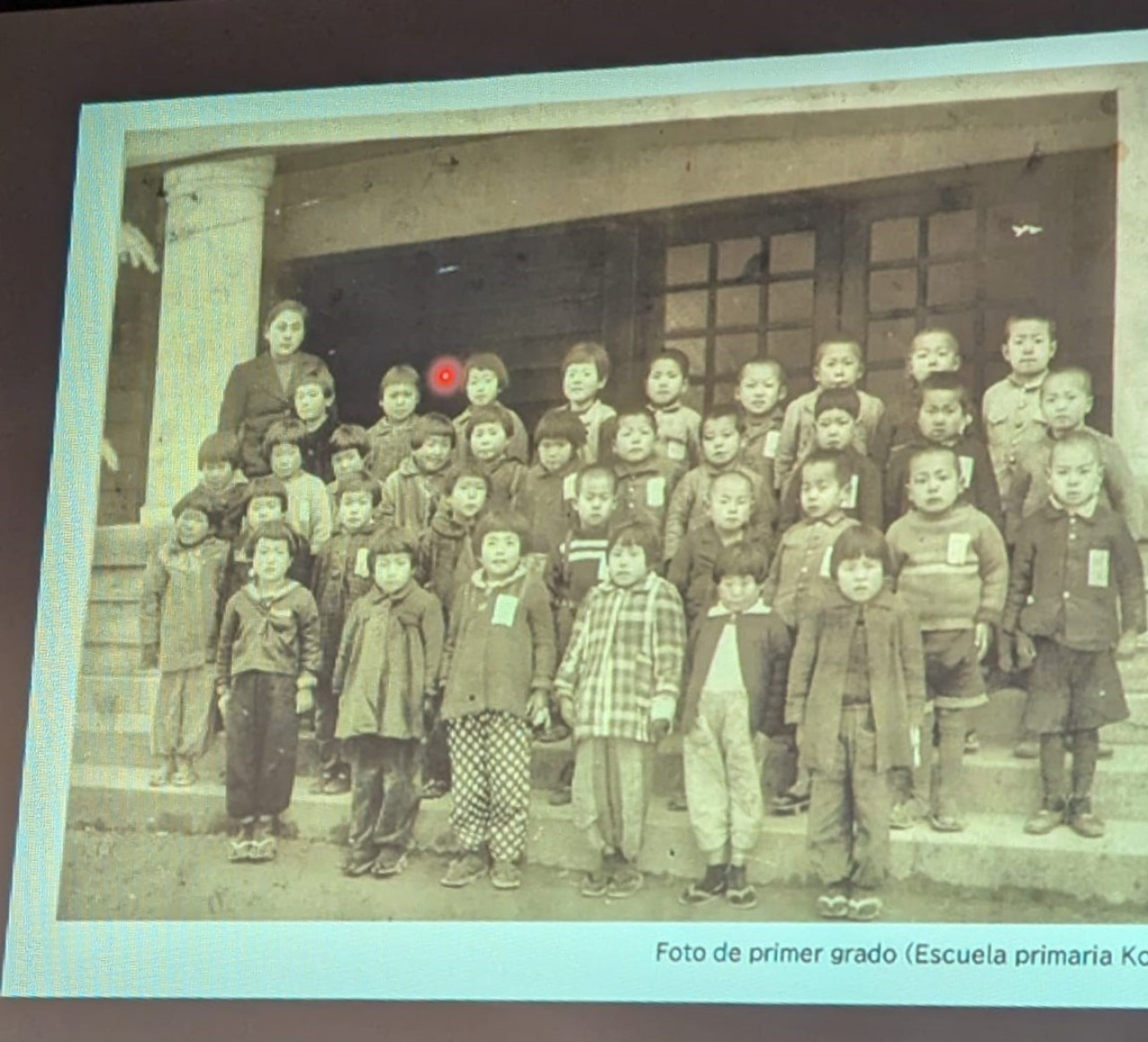 Teruko Yahata, sobreviviente del bombardeo de Hiroshima, en una muestra en Buenos Aires. Foto: Juliana Argañaraz