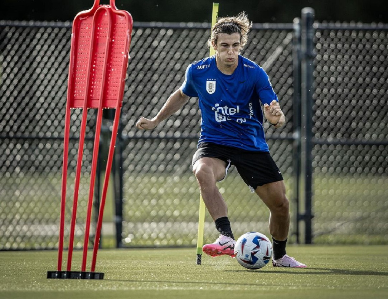 Agustín Canobbio en el entrenamiento de Uruguay. Foto: Instagram @agus_cano7