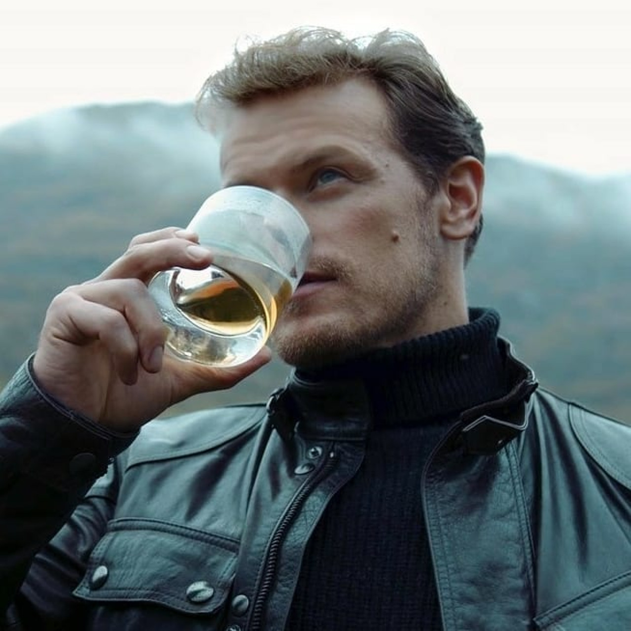 Sam Heughan de Outlander tiene su propio whisky. Foto: Instagram.