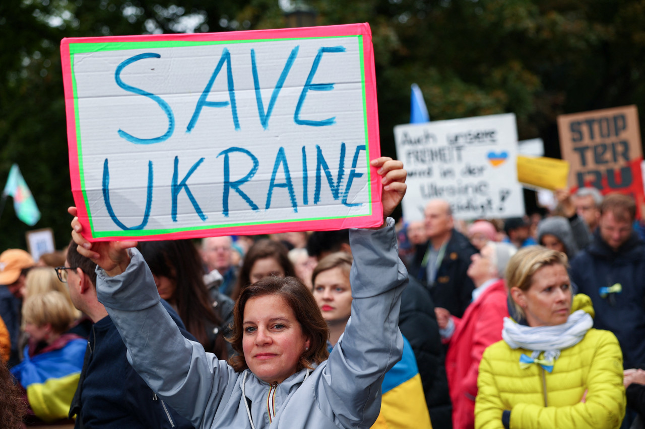 Protestas a favor de Ucrania. Foto: Reuters.