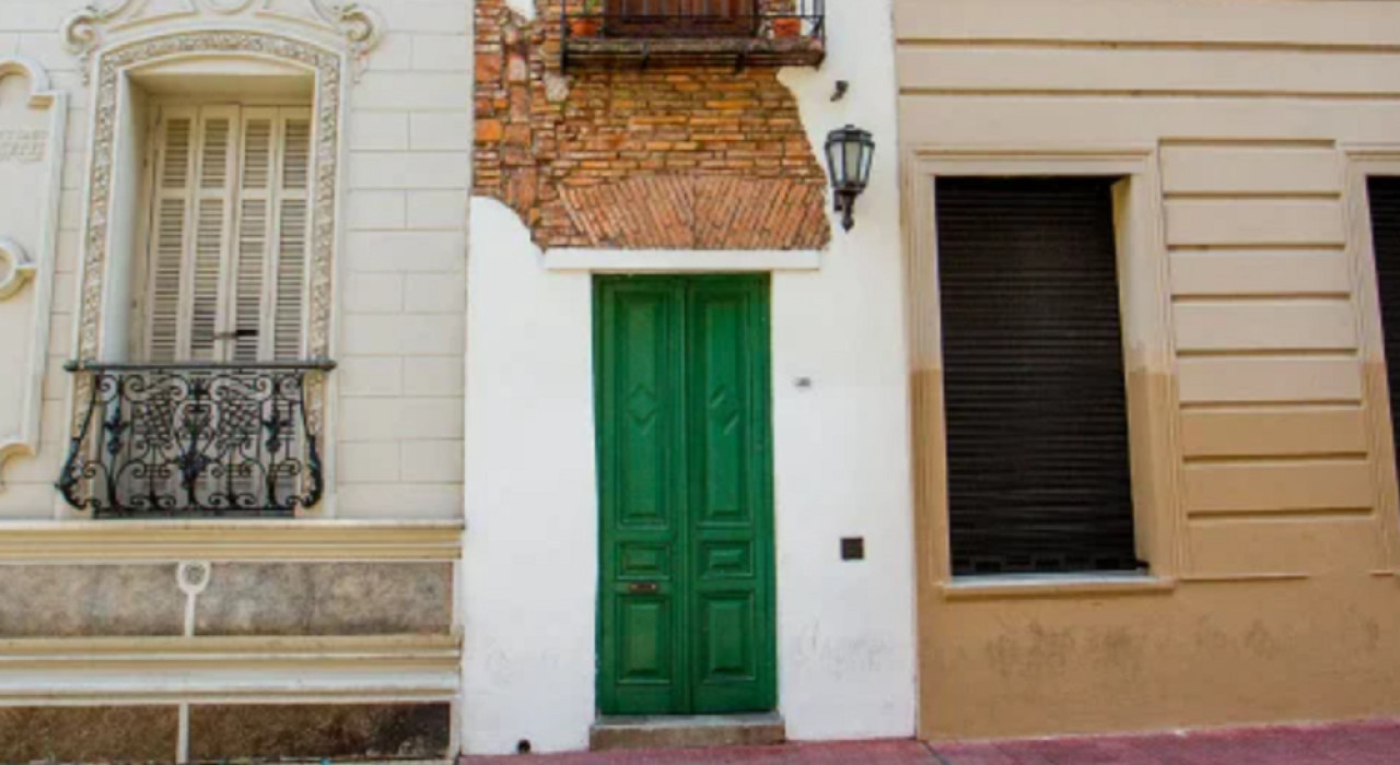 Una de las casas "más extrañas" de Buenos Aires. Foto: NA