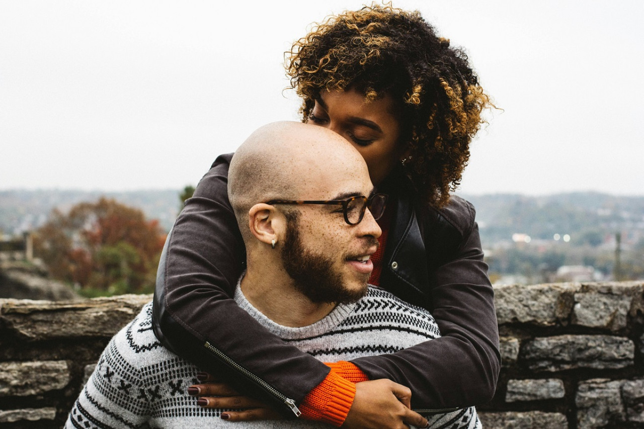 Pelado; calvo; calvicie. Foto: Unsplash.