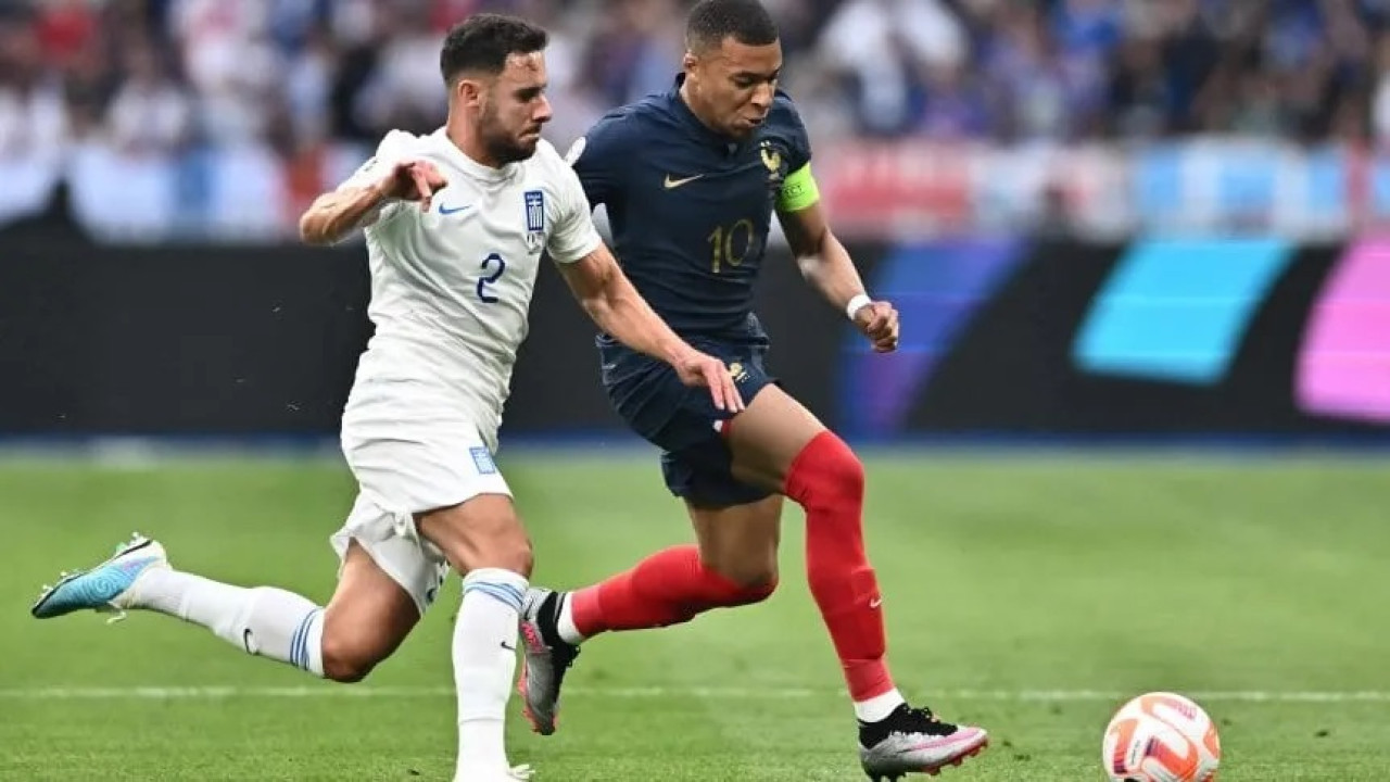 George Baldock en la Selección de Grecia.