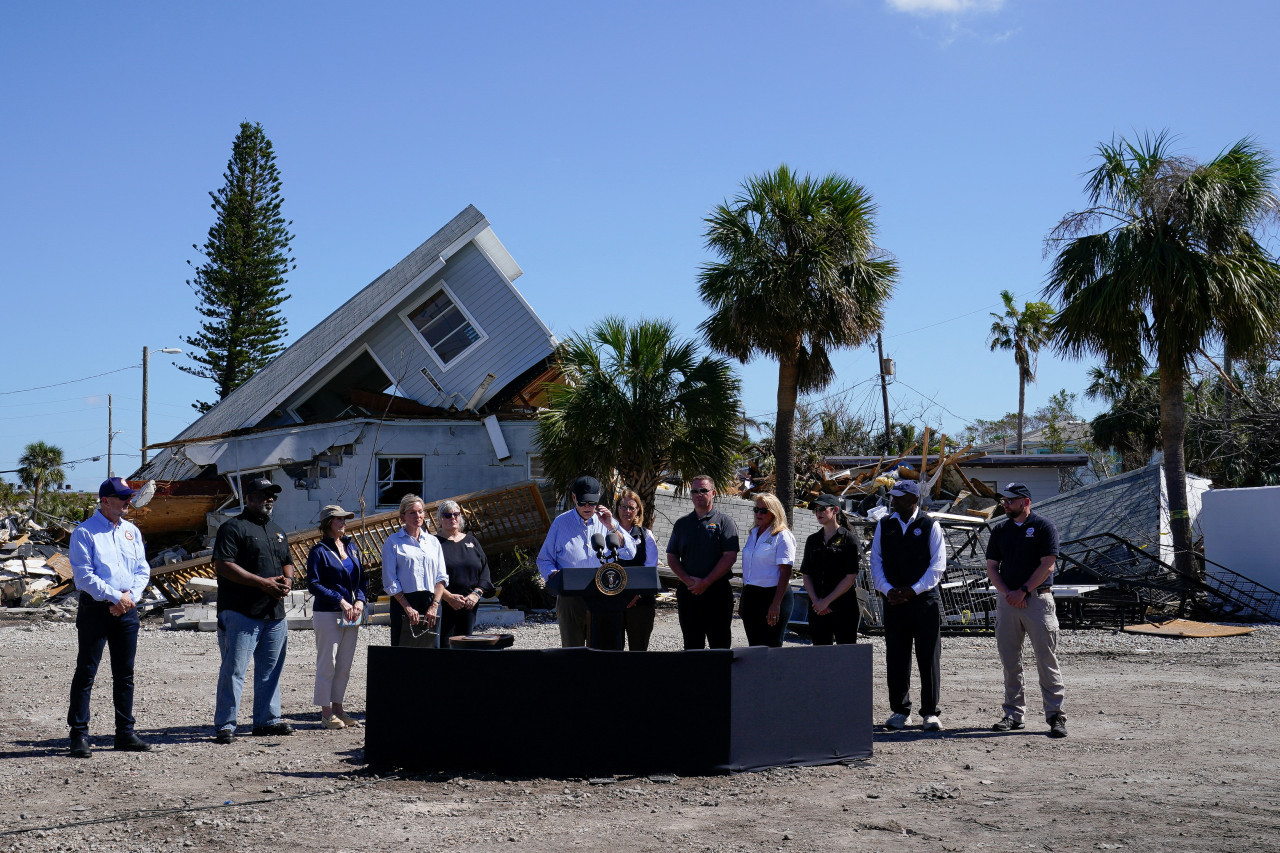 Joe Biden visitó Florida tras el huracán Milton. Foto: Reuters