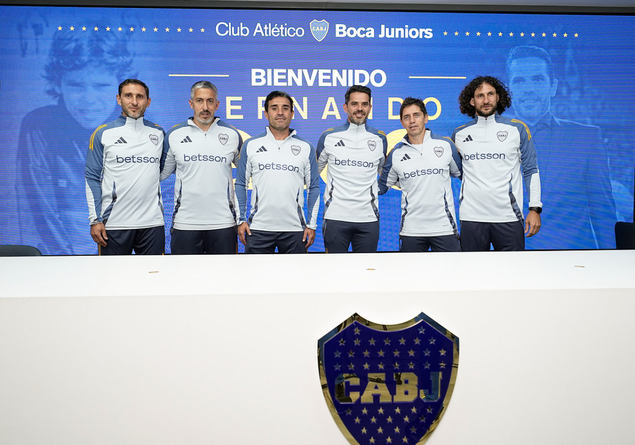 Fernando Gago y su cuerpo técnico en Boca. Foto: X @BocaJrsOficial