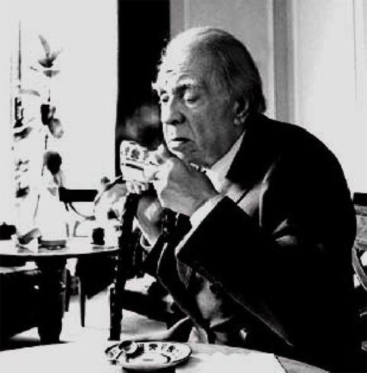 Jorge Luis Borges. Fuente: X