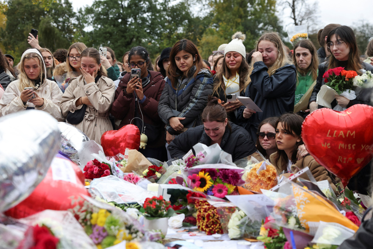 Fans de One Direction homenajean a Liam Payne en el londinense Hyde Park. Foto: Reuters.