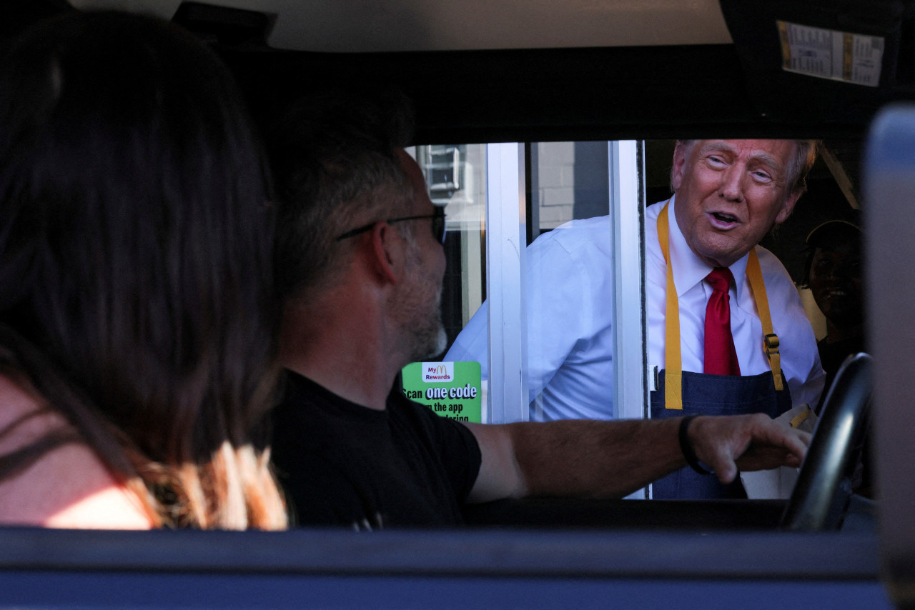 Donald Trump en un restaurante reconocido de comidas rápidas. Foto: Reuters.