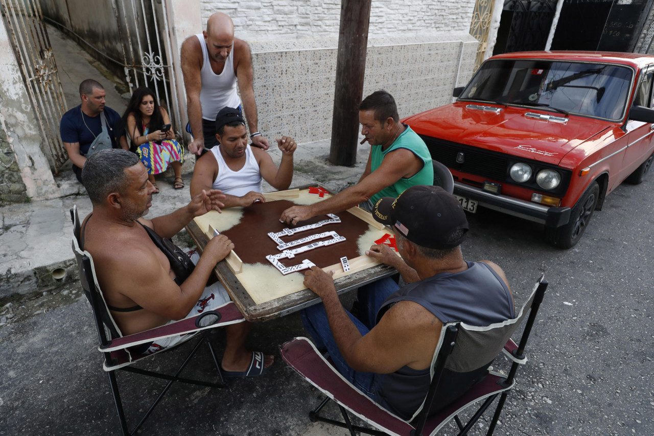 Apagones masivos en Cuba. Foto: EFE/Yander Zamora.