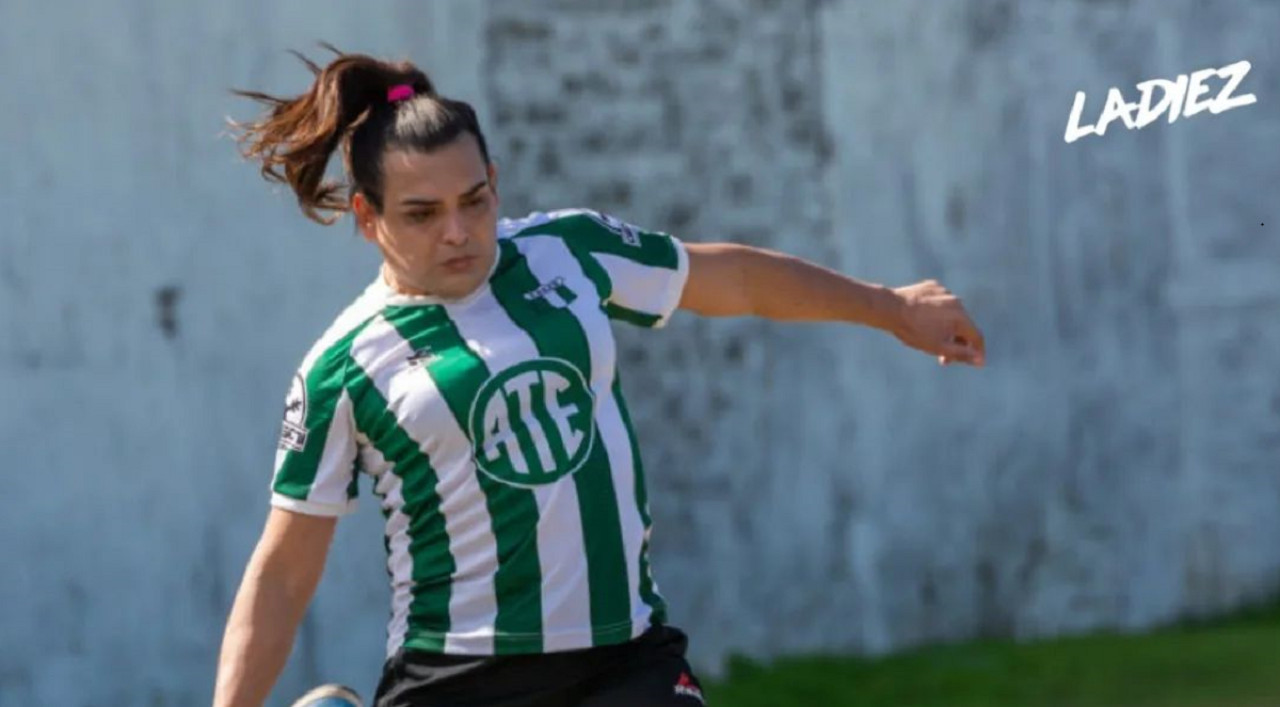 Narela Gómez, primera futbolista trans de la Liga de Santa Fe. Foto: La Diez/Instagram @ladiezok