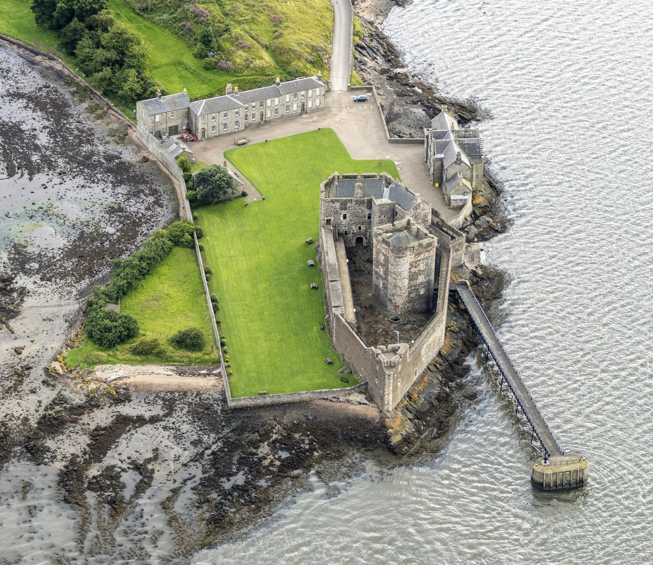 Blackness Castle, en la ficción es donde Jamie recibe los latigazos