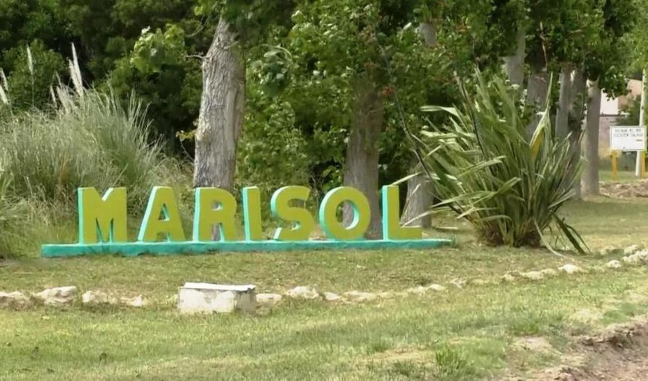 Entrada del balneario Marisol