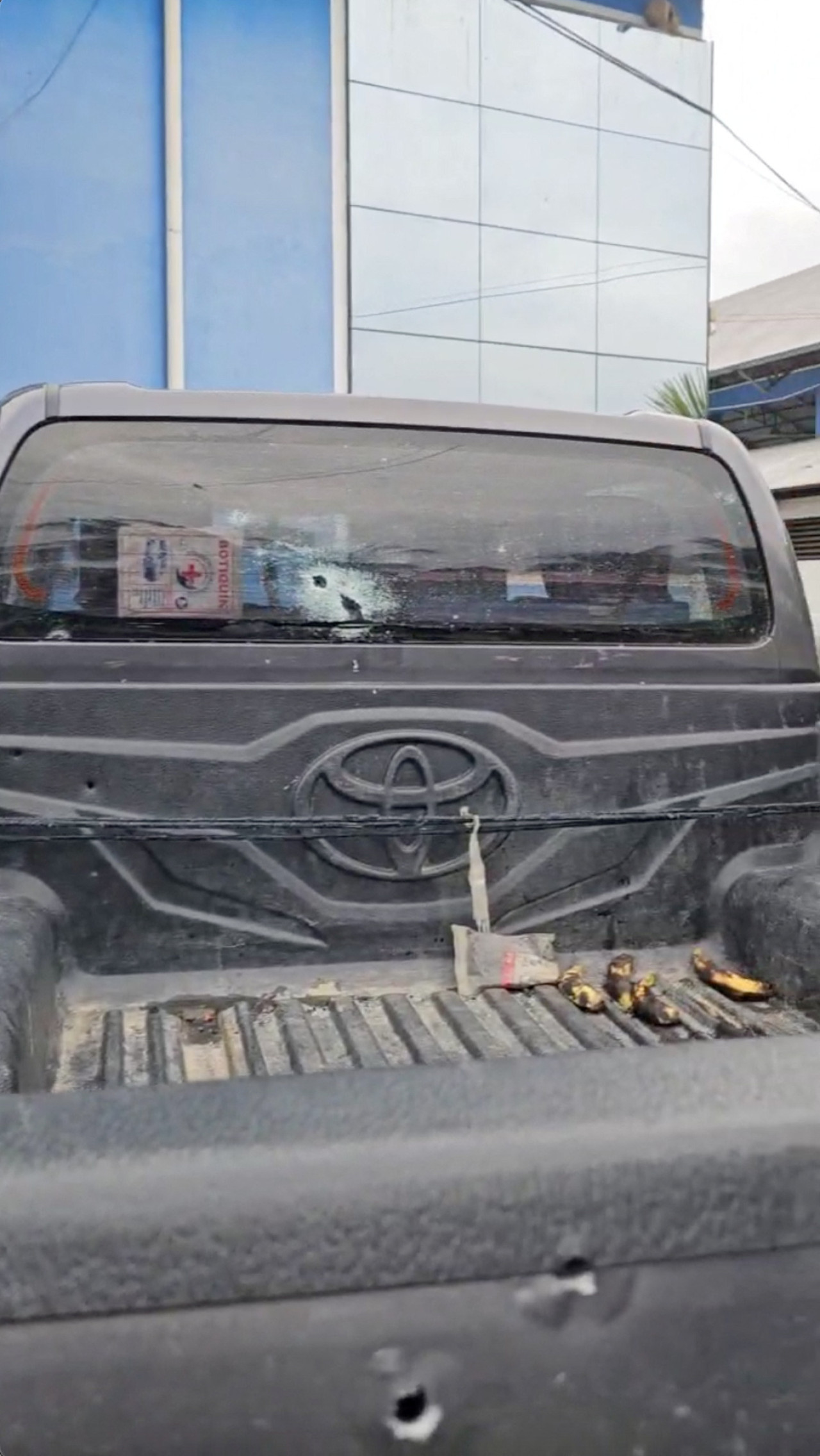 Así quedó el auto de Evo Morales. Foto: Reuters