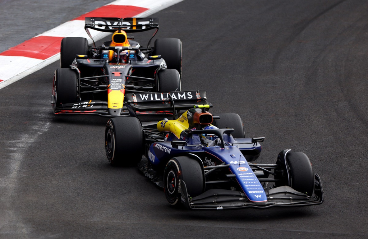 Franco Colapinto y Max Verstappen en el Gran Premio de México. Foto: Reuters.