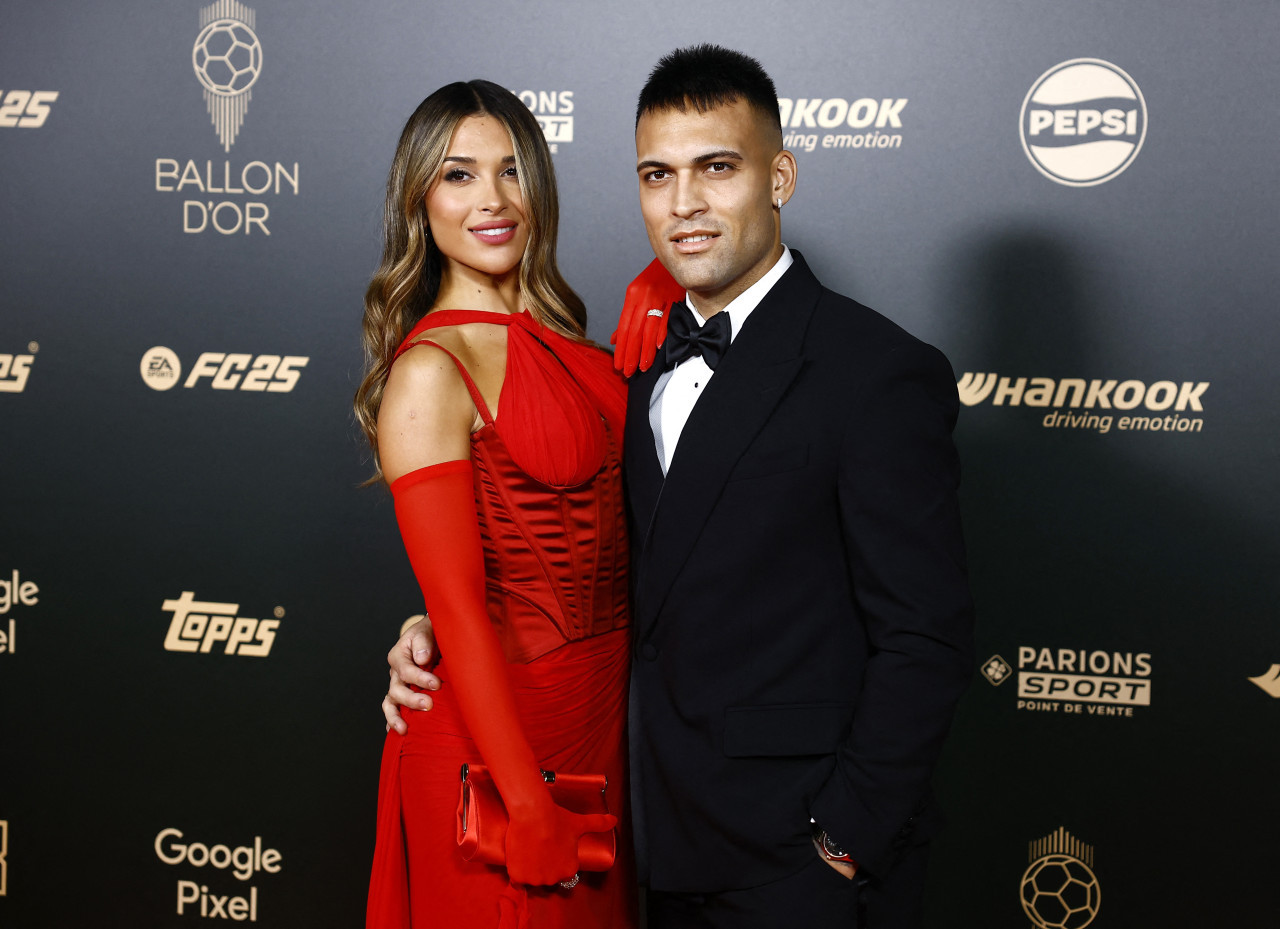 Lautaro Martínez junto a Agustina Gandolfo. Foto: Reuters.