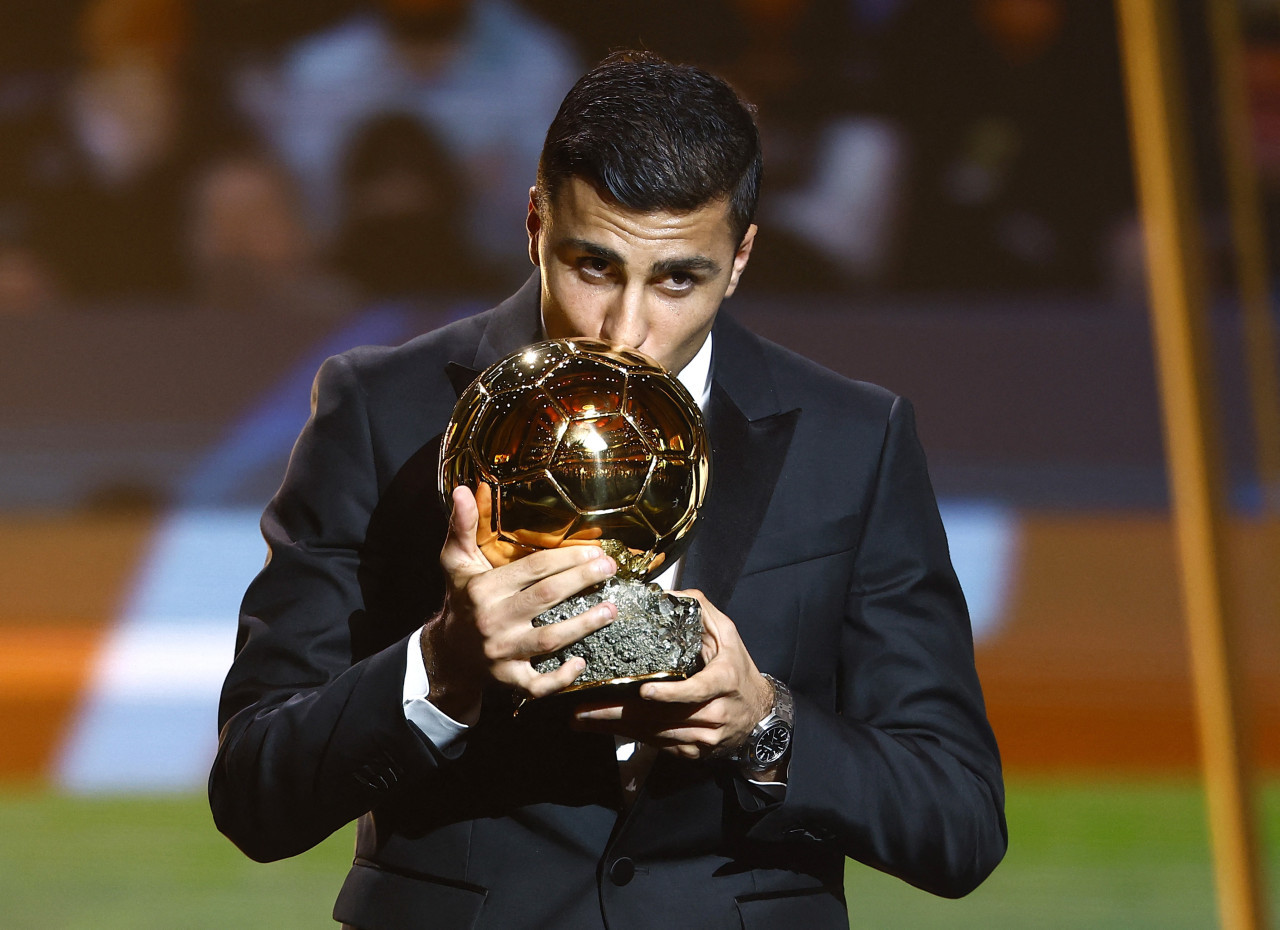 Rodrigo Hernández ganó el Balón de Oro. Foto: Reuters.