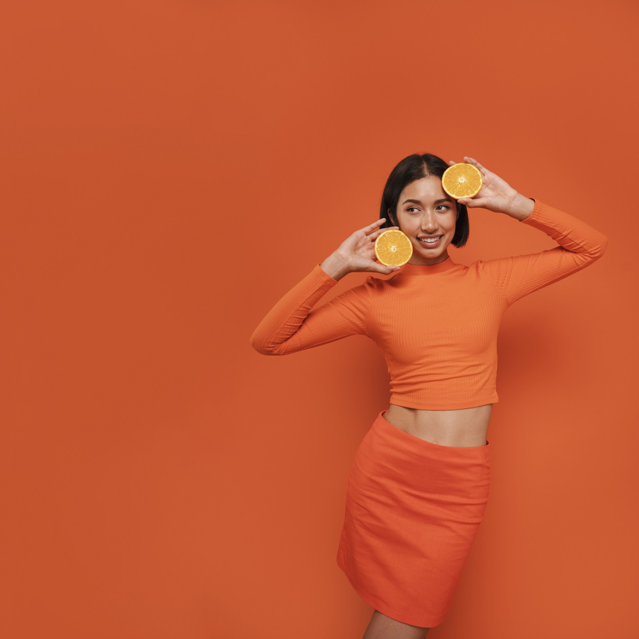 Ropa naranja. Foto Freepik