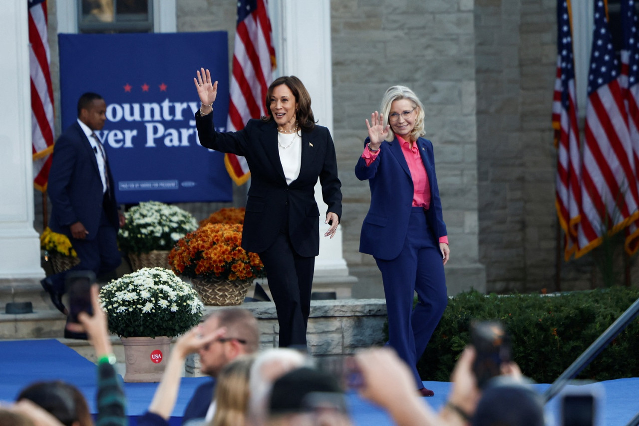 Liz Cheney y Kamala Harris. Foto: Reuters