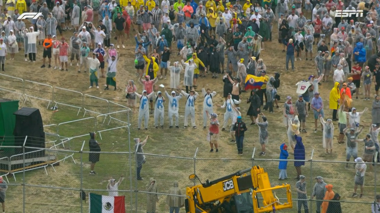 Hinchas argentinos apoyando a Colapinto en Brasil. Foto: F1/ESPN