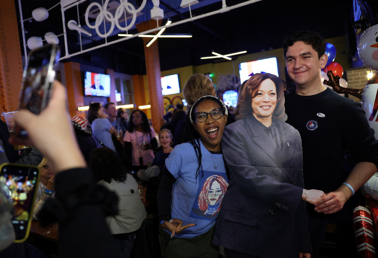 Imágenes de Kamala Harris en Londres. Foto: Reuters.