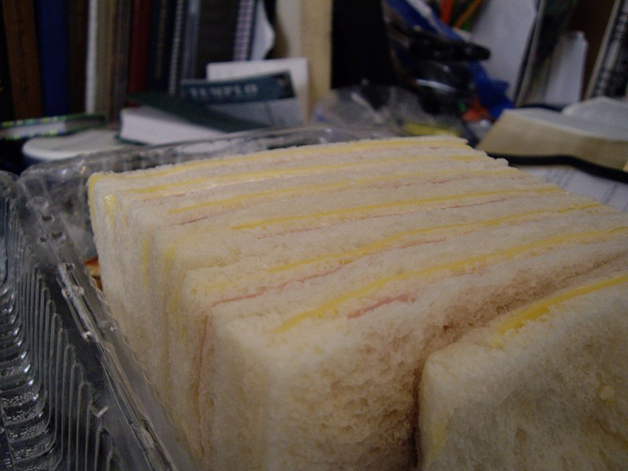 Sándwiches de miga. Foto: Wikipedia