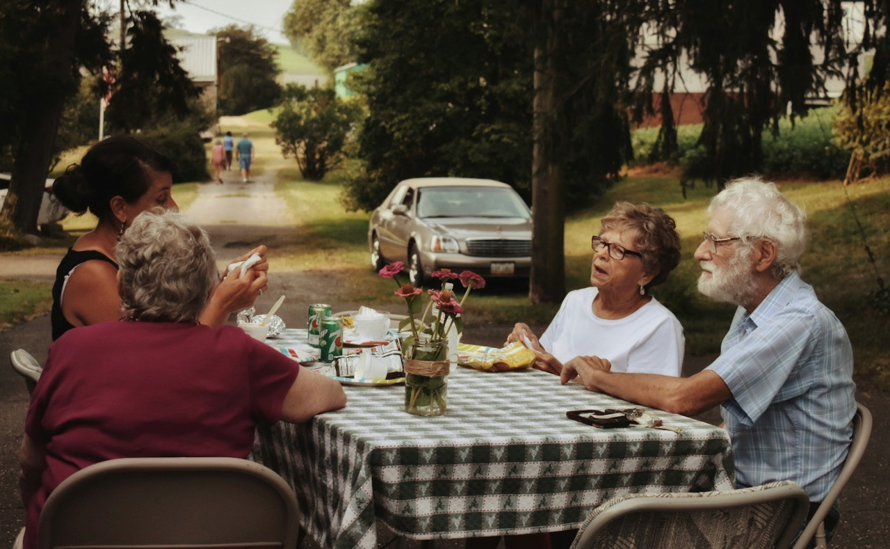 Abuela, familia. Foto: Unsplash.