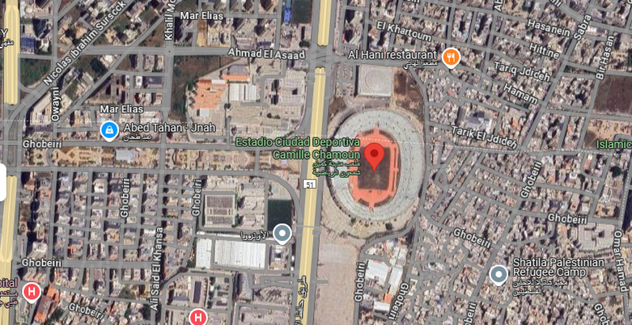 El estadio Ciudad Deportiva Camille Chamoun, en el Líbano, que alberga a refugiados. Foto: Google maps.