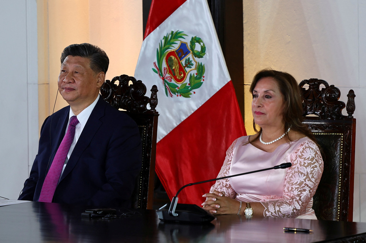 Xi Jinping y Dina Boluarte. Foto: Reuters.