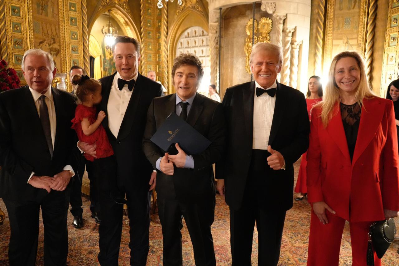 Javier Milei junto a Donald Trump y Elon Musk. Foto: Presidencia.