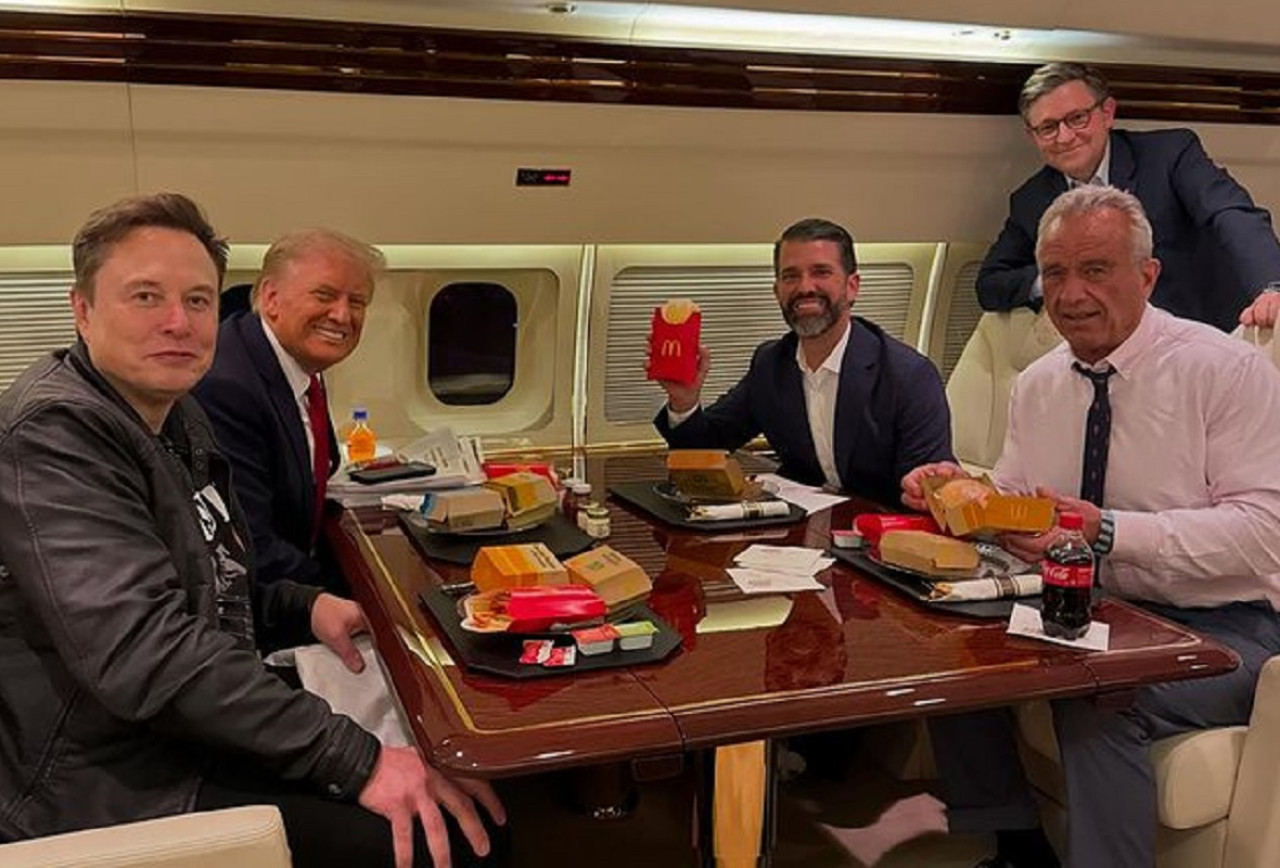 Donald Trump, Robert Kennedy Jr. y Elon Musk promocionando McDonalds. Foto: Instagram @donaldjtrumpjr.