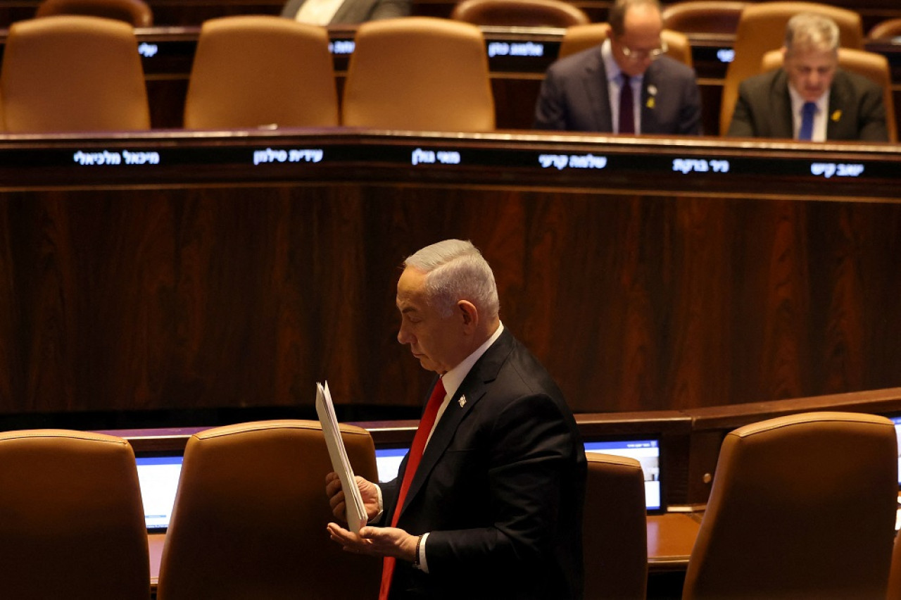 Benjamín Netanyahu ante el Comité de Asuntos Exteriores y Defensa de la Knéset (Parlamento israelí). Foto: Reuters.