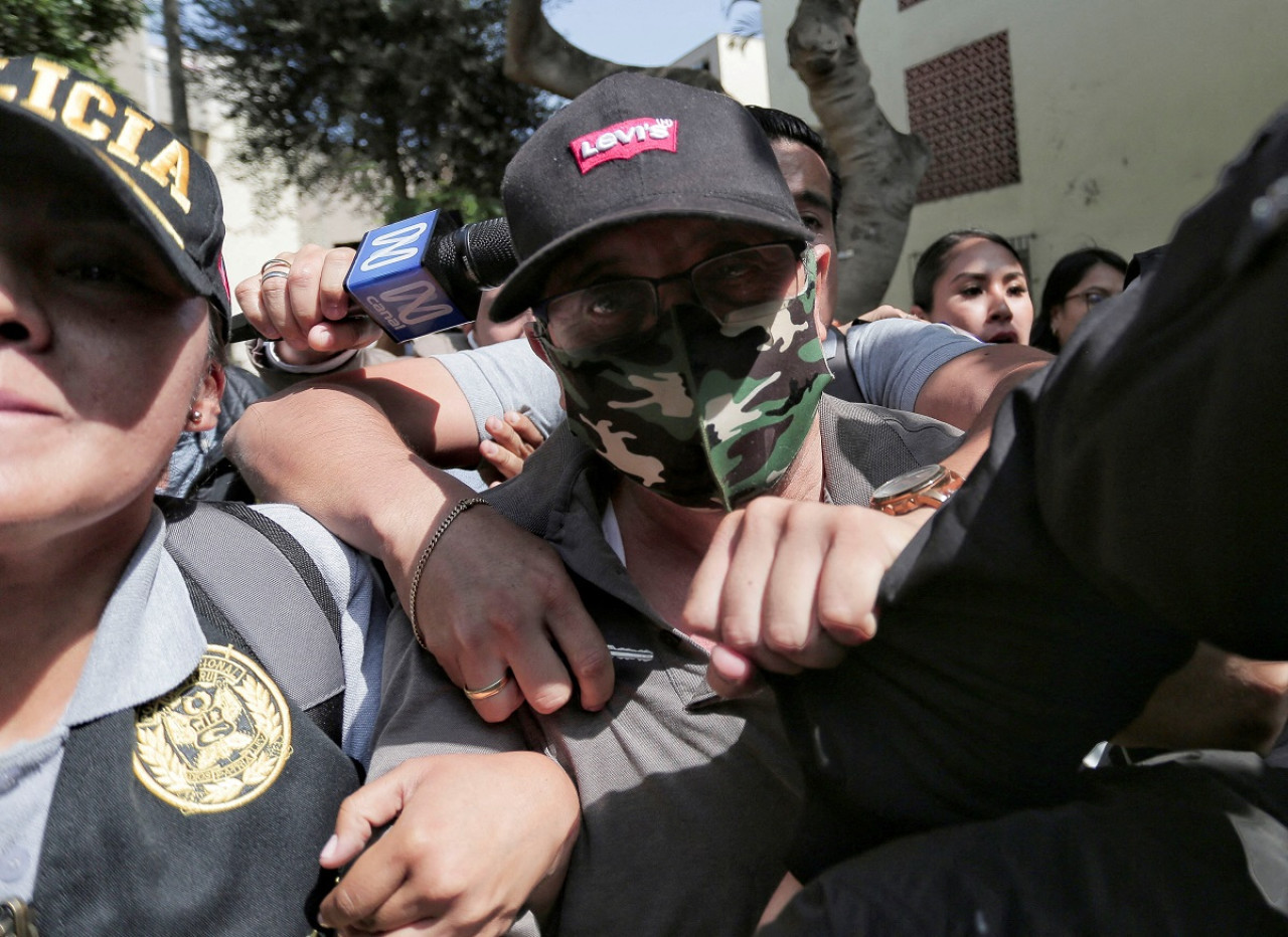 El arresto a Nicanor Boluarte, hermano de la presidenta de Perú, Dina Boluarte. Foto: Reuters.