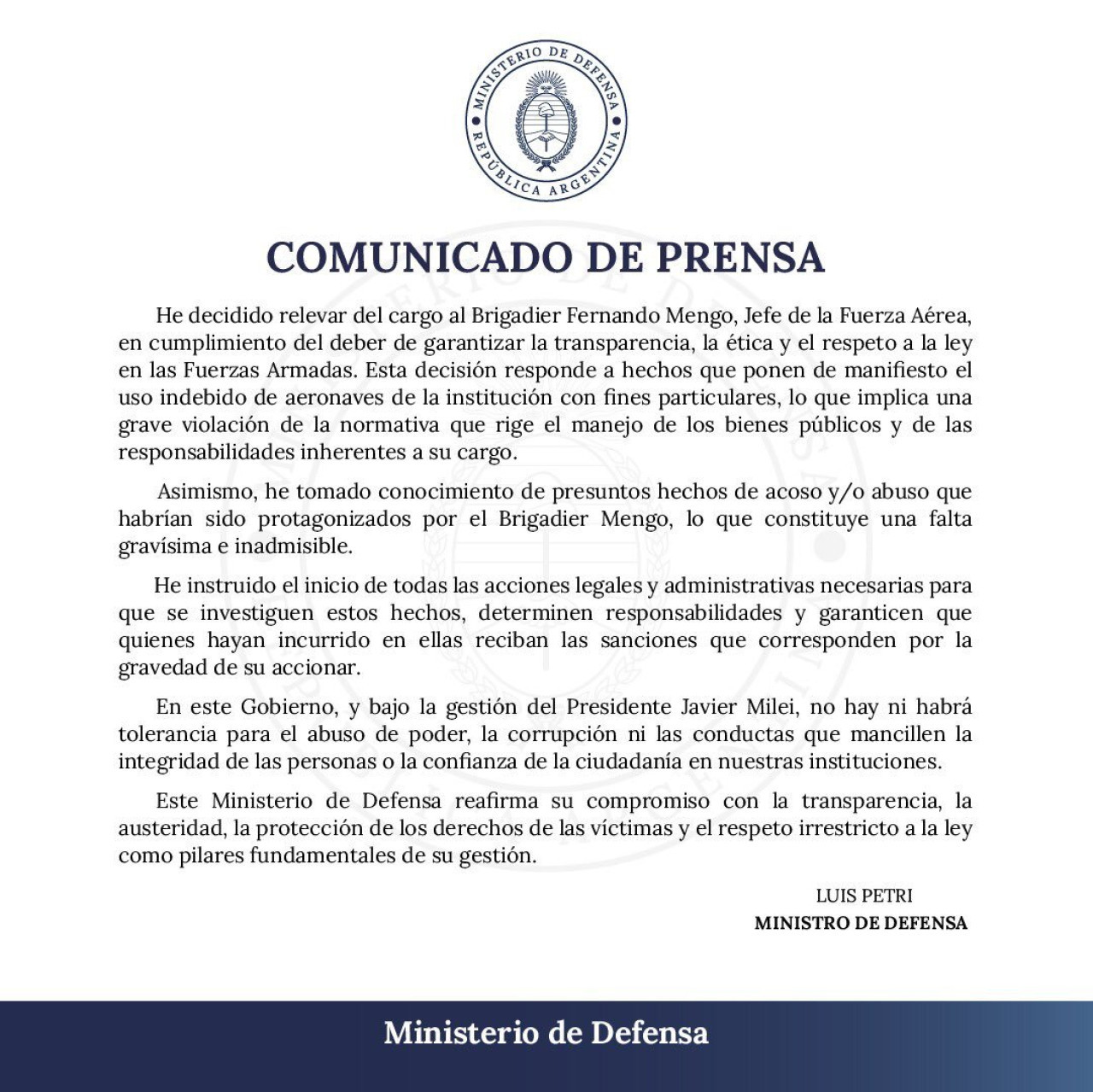 El comunicado del Ministerio de Defensa sobre la expulsión de Fernando Mengo. Foto: X.