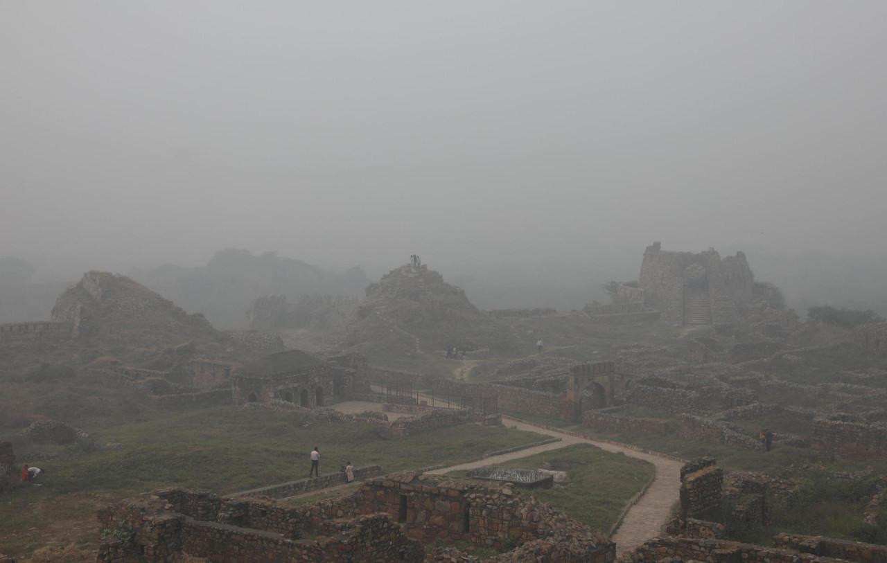 Nueva Delhi, India, bajo altos niveles de contaminación en el aire. Foto: EFE.