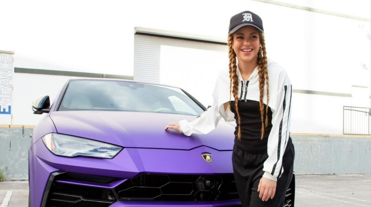 Shakira y su Lamborghini. Foto: Instagram / shakira.