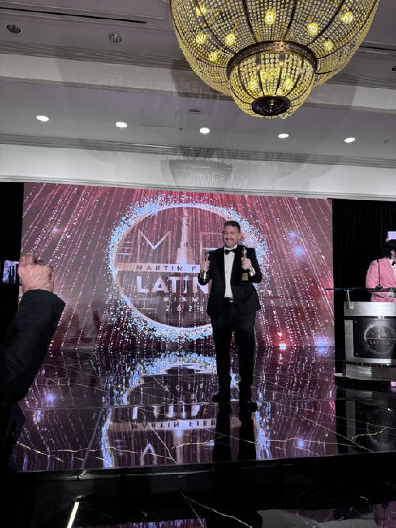 Jonatan Viale fue el ganador del Martín Fierro de Oro Latino 2024. Foto X @JonatanViale