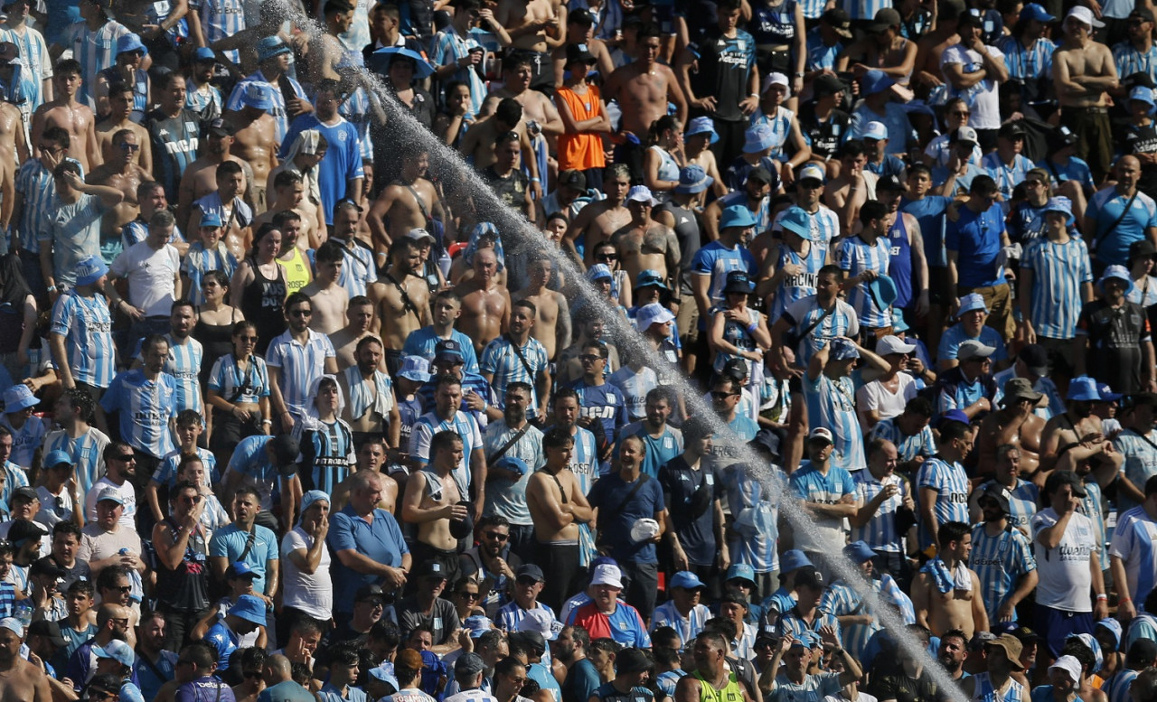 Los hinchas de Racing en la final de la Copa Sudamericana. Foto: Reuters